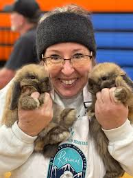 I would like to thank the Rebel Rabbit Rebel Rabbit Breeders Super Bowl  Smackdown for hosting a wonderful show!!! I had a wonderful time hanging  out with some amazing friends doing the