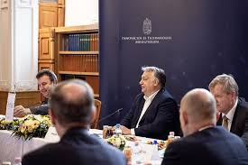 Jun 16, 2021 · a munkaerőpiaci helyettes államtitkár, horváth tamás távozása a hétfő esti magyar közlönyből derült ki, írta meg a hvg.hu. Orban Viktor Uj Helyettes Allamtitkart Nevezett Ki Mfor Hu