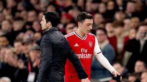 Mesut ozil's current contract keeps him at arsenal until 2021 and pays him an estimated $24 million annually. Mesut Ozil Criticizes Arsenal After Being Left Out Of Premier League Squad Cnn