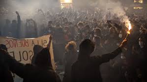 Stirile pro tv (in romanian). Corona Proteste Erneut Randale In Italien Und Spanien Br24