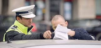 Două articole din noua lege sunt un adevărat pericol , mai precis articolul 74 care prevede că la data indeplinirii conditiilor pentru pensia la limita de varsta rămâne de văzut ce se va scrie in normele de aplicare ale legii. Lege Termenul In Care Se Poate Achita Jumatate Din Minimul Amenzii Va Creste La 15 Zile Contravenientul Nu Este Obligat De Faca Dovada Platii Nocash De 19 Ani