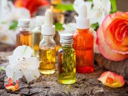 Choisissez Vos Huiles Essentielles Ci Dessous En Fonction De Votre Type De Cheveux Cheveux Secs Bois De Santal Y Huiles Essentielles Parfum De Nature Huile
