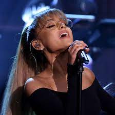 Apart from her music and film industry, ariana grande has got a pretty good sight for the fashion industry. Ariana Grande Wore Dad Glasses To Her Favorite Live Performance Mtv