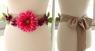 Guía de empresas de invitaciones de boda: Cinturones De Flores Para Invitadas Perfectas En Bodas Y Eventos Destinomoda Cinturones De Flores Cinturones Bodas Y Eventos