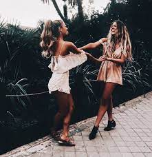 Friends Girl Love Friendship Bff Outfit Girls Life Summer Https Weheartit Com Entry 314541027 Summer Friends Friend Photoshoot Friend Tumblr