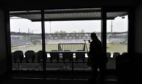 „a hírek szerint egy kis csúszásban van a projekt, úgyhogy úgy néz ki, hogy október elején tudunk visszatérni. Hr03zog0yqdqam