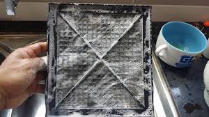Cuba lihat kat bahagian dalam (bawah dasboard belakang laci simpanan barang) cari kat mana kedudukan blower aircond kereta tersebut. Aircond Kereta Dah Tak Sejuk Ini Cara Cuci Filter Yang Dah Berhabuk