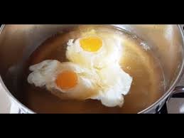 Cosa non da poco da tenere in considerazione è che le uova devono essere fresche e a temperatura ambiente. Come Preparare Uova In Camicia Youtube