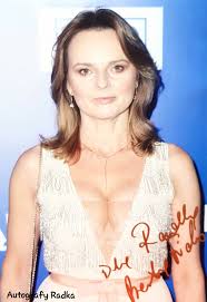 Aktorka, do tej pory kojarzona jedynie z drugoplanowymi rolami w filmach i serialach, w 2016 roku zagrała główną rolę w głośnym filmie smoleńsk. Autografy Radka Beata Fido Ur 2 Listopada 1967 W Facebook