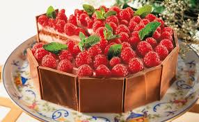 Himbeer Obers Torte Mit Schokolade Rezept Rezept Himbeeren Lebensmittel Essen Essen Und Trinken