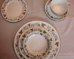 A raised floral pattern and wide bands of sumptuous platinum in white bone china embody classic elegance. Dinnerware Complete Service For 4 Vintage 6701 Fine China Of Japan 6 Pc Place Setting 24 Pcs Vintage Antigo Trunk