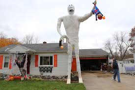 You'll scare the pants off passersby with a front yard featuring mummies that eerily rise and pose to haunt the twilight landscape. Floyd Trick Or Treating Outsiders Got You Down You Re A Pumpkin Head