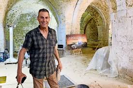 University of rhode island, kingston, ri 02881, usa 1.401.874.1000. Uri Geller Baut Ein Museum In Tel Aviv Mit Einem Riesenloffel Vor Dem Eingang
