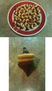 Acorn Treats Made With Ritz Bits Peanut Butter Cracker Sandwiches Hershey Kisses And Chocolate Chips Melt A Peanut Butter Crackers Food To Make Yummy Food