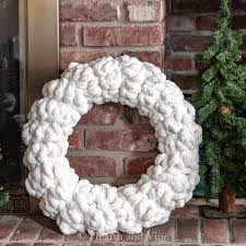 Mar 23, 2021 · all of these diy mother's day gift ideas are sure to put a smile on mom's face. Chunky Yarn Wreath Made With Finger Knitting Hearth And Vine