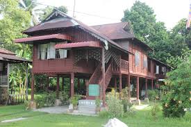 Lebih hemat waktu untuk mengurusnya memang rumah besar terasa lebih leluasa, tapi perawatannya juga pasti lebih berat. Rumah Perak Di Kampong Gajah Perak Malaysia Traditional House Traditional Architecture House Design