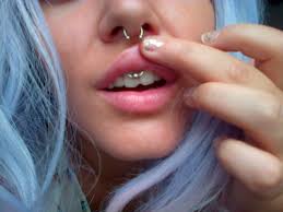 When In Doubt Wink Peace And Pout Piercing Kroppskonst Piercingar