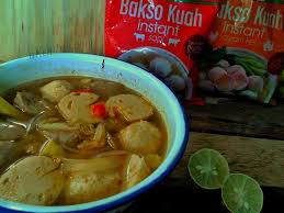 Hidangan tersebut adalah tom yam. Tom Yam Bakso Sapi Dan Bakso Ayam So Good Utie Adnu