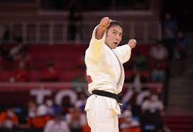 高藤直寿、日本勢初の金メダル 柔道60キロ級 | 毎日新聞 東京オリンピック第2日は24日、柔道男子60キロ級が日本武道館であり、2016年リオデジャネイロ五輪銅メダルの高藤直寿（28）＝パーク24＝が金メダルを獲得した。 Vefr6uuoenoh M