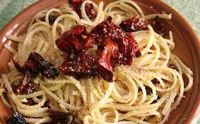 Acquistati i peperoni cruschi, potete sbizzarrirvi in cucina ad aggiungerli nelle vostre ricette come più vi dice la vostra fantasia. Ricetta Pasta Con Peperoni Cruschi E Mollica Cook