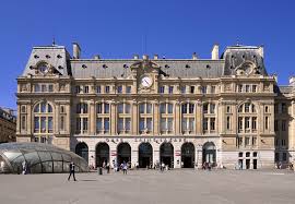 Paris est (or gare de l'east, east station), is one of the largest and oldest railway stations in paris. Bahnhof Paris Saint Lazare Wikipedia