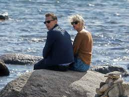 Who is tom hiddleston in a relationship with? Taylor Swift Tom Hiddleston Spotted Kissing Now She Trends On Twitter