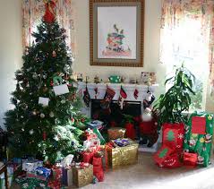 Presents Under Tree Christmas Gifts Under The Tree Christmas Tree Images Cool Christmas Trees Best Christmas Gifts