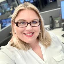 Lindsay Knowles's Instagram, Twitter & Facebook