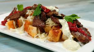 Bjorn Freitag Ist Ein Grosser Fan Der Turkischen Kuche Und Iskender Kebab Ist Eines Seiner Leibgerichte Mit Den Passenden Z Kebab Turkische Kuche Kebab Rezepte