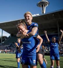 Lauren barnes | seattle reign fc 2016 nwsl defender of the year goal of the week nominee jonathan and lauren barnes married on march 25, 2020 at mount nebo state park, arkansas. Jessica Fishlock Top And Lauren Barnes Seattle Reign Co Captains With Images Barnes Women