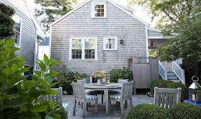 Elizabeth bear's most popular series is eternal sky. Tour The Cozy Nantucket Home Of Designer Elizabeth Bauer