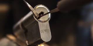 This is the first step to pick a lock with a paperclip. How To Pick A Lock With A Paperclip 5 Ways To Try Tripboba Com