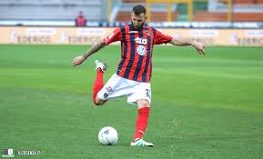 Tuta cosenza calcio 20/21 csm1121p229. Cosenza Mirko Bruccini Rinnova Fino Al 2021 Esperia Tv