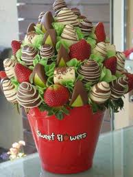 Wonder If These Are Cheaper Than Edible Arrangements Edible Fruit Arrangements Chocolate Strawberries Bouquet Edible Bouquets