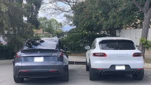 Das cockpit des neuen model s ist nun dem model 3 und model y ähnlich: Tesla Modell Y Vs Porsche Macan S Innenraum Trunk Size Comparison