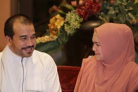 Simplysiti | dato siti nurhaliza meeting her fans at the mall, gadong, brunei. Siti Semakin Manja Sukar Berenggang