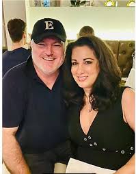 Stuart charles glyndwr macgill (born 25 february 1971) is an australian former cricketer who played 44 test matches and three one day internationals for the australian national cricket team. W Gbxtmhkel5 M