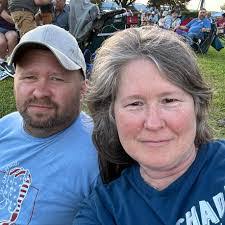 Lori Roach's Instagram, Twitter & Facebook