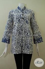 Berbagai macam model, desain, dan corak tunik banyak ditawarkan di offline maupun online shop. Model Baju Atasan Batik Untuk Wanita Gemuk Big Size Xxl Warna Putih Keren Bls2257c Xxl Toko Batik Online 2021