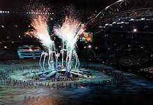 La cerimonia di apertura dei giochi olimpici è il momento in cui vengono ufficialmente dichiarati aperti i giochi olimpici.la cerimonia di apertura, così come quella di chiusura, seguono un rigido protocollo codificato nella carta olimpica, l'insieme di norme che codifica il funzionamento del comitato olimpico internazionale e la celebrazione dei giochi olimpici. Cerimonia Di Apertura Dei Giochi Olimpici Wikipedia
