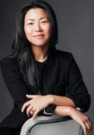 In The Corporate Climate Of Extreme Business Competition In New York City Having A Unique Professional Headshots Women Headshots Women Professional Portrait