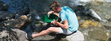 En france métropolitaine il est possible de trouver des paillettes d'or dans certains cours d'eau comme dans les pyrénées ariégeoises. Orpaillage Nos Conseils Pour Savoir Ou Chercher Et Trouver De L Or