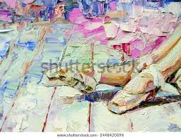 Un ballet pinta zapatos en los pies de una joven bailarina. Fondo de  colores vivos violeta