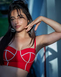 O Sajna, keep swiping 🍒 📸: @gauravbajaj07