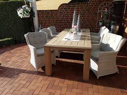 Komfortable Esstischgruppe Mit Einem Esstisch Aus Teakholz Und Essstuhlen Aus Polyrattan Gartenmobel Esst Gartenmobel Gartenmobel Sets Polyrattan Gartenmobel