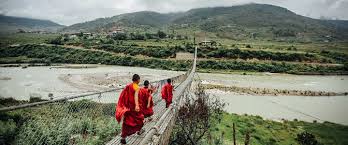 Besides the stunning natural scenery, the enduring image of the country for most visitors is the strong sense of culture and tradition that binds the kingdom and clearly distinguishes it from its. Bhutan Und Indien Mit Darjeeling Und Sikkim World Insight Erlebnisreisen