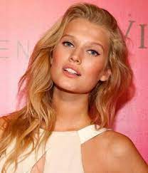Toni garrn and alex pettyfer have tied the knot in her hometown of hamburg, ten months after their christmas engagement. Toni Garrn Wiki Age Body Measurements Photos Myinstagirls
