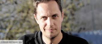 Grand corps malade is the alias of french rapper and urban poet fabien marsaud. Grand Corps Malade Ma Mere C Est Mon Monument Gala