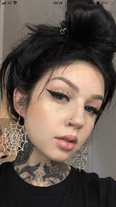 Sara Tompkins (BessieLou20)