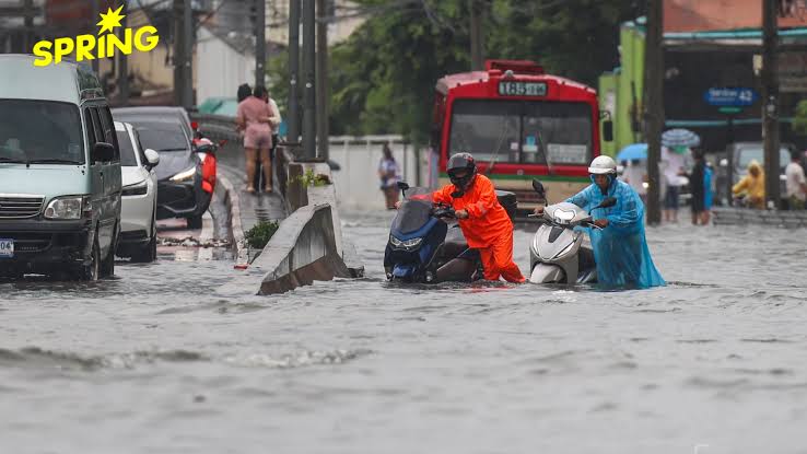 กทม.ประกาศ 50 เขต เป็นพื้นที่ประสบสาธารณภัย ยกกระดับรับมือน้ำท่วม